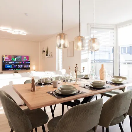 Njoy! Penthouse - Flughafen & Dachterrasse Apartman