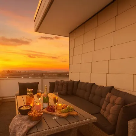 Njoy! Penthouse - Flughafen & Dachterrasse